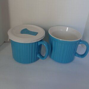 2 CORNING  20 OZ MEAL MUGS W/ONE VENTING LID